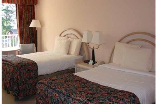 Hotel Tahoe Resort on Lake George